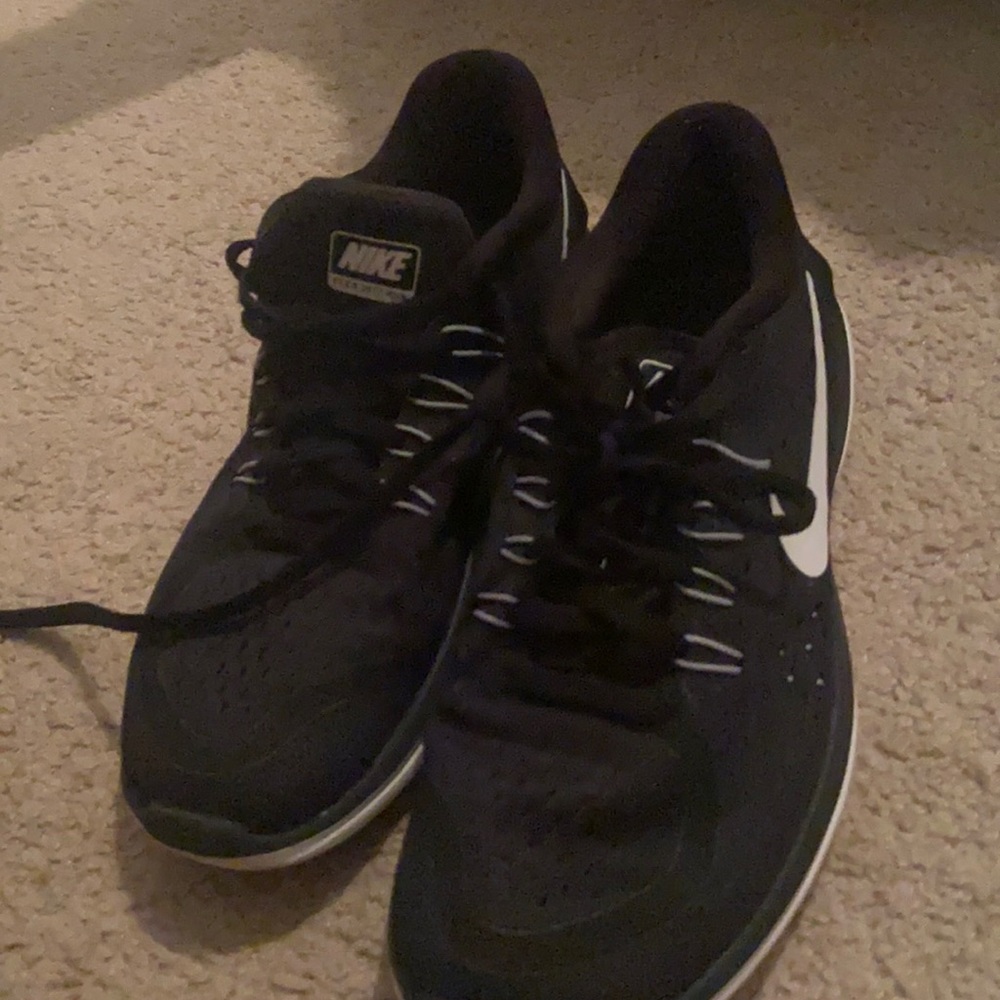 Black Nike running in good condition a women’s 8